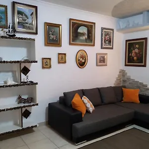 https://apartment-cristian-sur-los-cristianos-tenerife.tenerifehoteles.net
